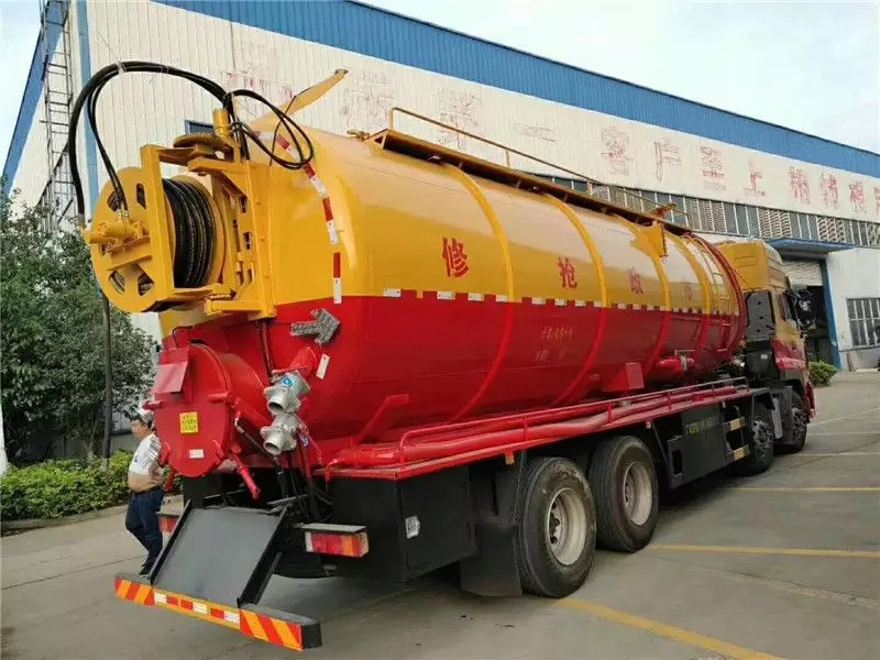 Dongfeng Tianlong front-four rear-eight 28-ton cleaning and sewage suction vehicle two-vehicle set