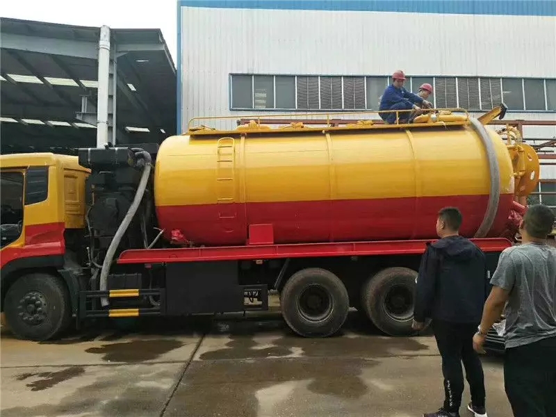 Dongfeng Tianlong front-four rear-eight 28-ton cleaning and sewage suction vehicle two-vehicle set