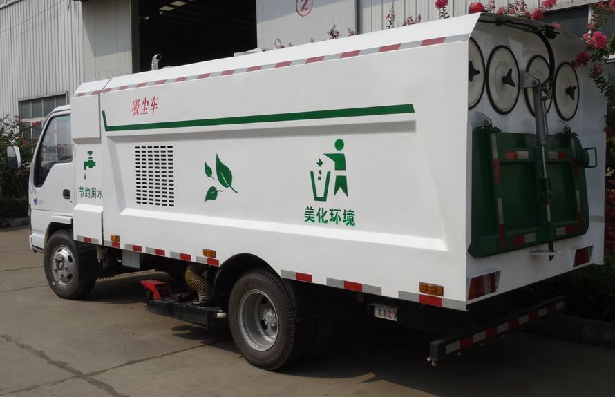Isuzu small vacuum truck