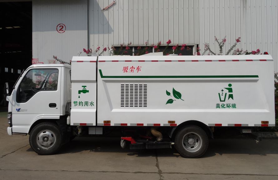 Isuzu small vacuum truck
