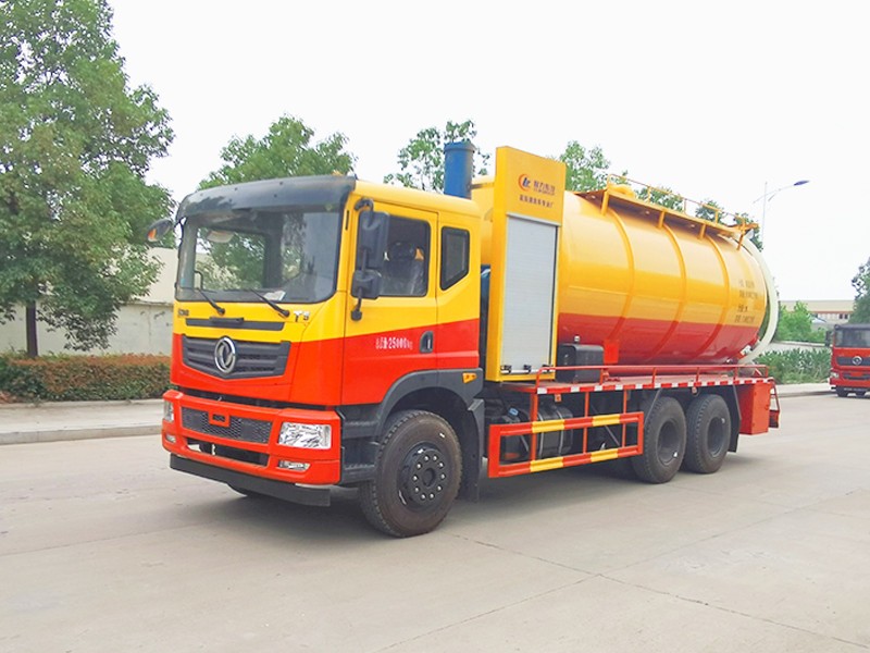 Dongfeng T5 Rear Eight-Wheeled Cleaning and Dust-Collecting Vehicle