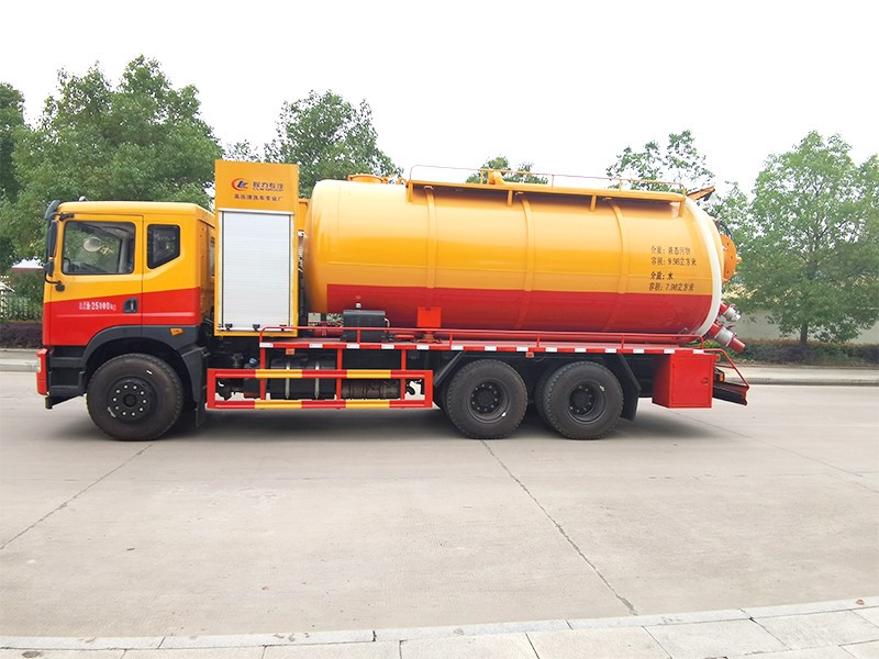 Dongfeng T5 Rear Eight-Wheeled Cleaning and Dust-Collecting Vehicle