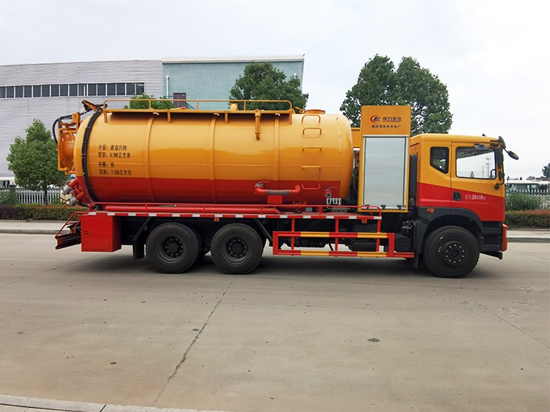 Dongfeng T5 Rear Eight-Wheeled Cleaning and Dust-Collecting Vehicle
