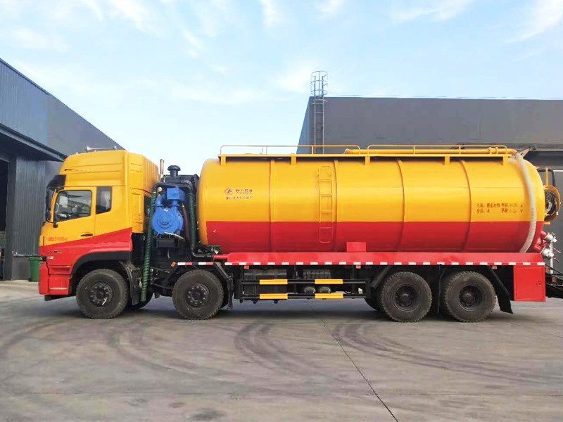 Dongfeng front four rear eight cleaning and sewage suction vehicle