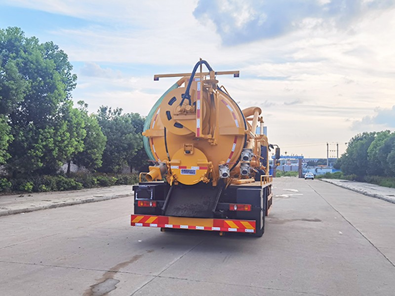 Tianjin does not have a vehicle for cleaning and suctioning hair.