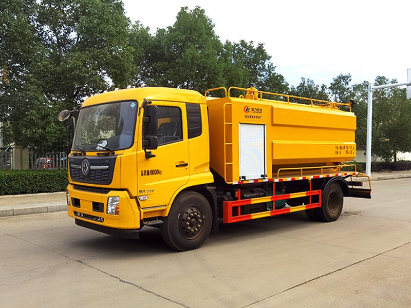 Dongfeng Tianjin Square-shaped Cleaning and Sewage Absorption Vehicle