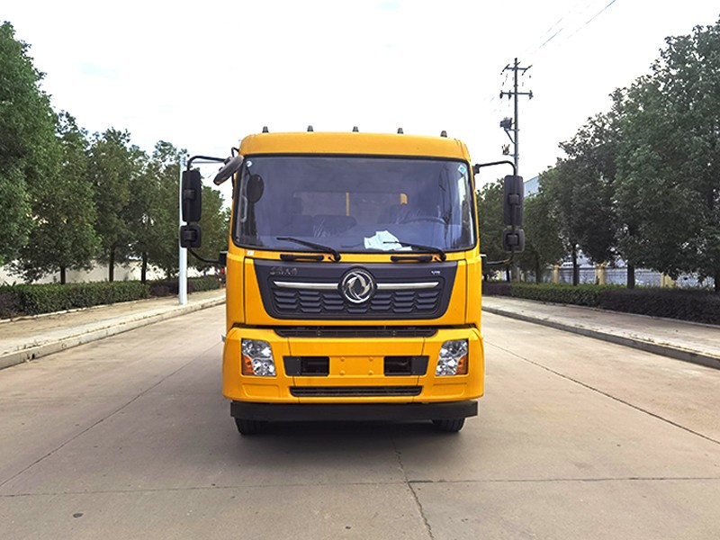 Dongfeng Tianjin Square-shaped Cleaning and Sewage Absorption Vehicle