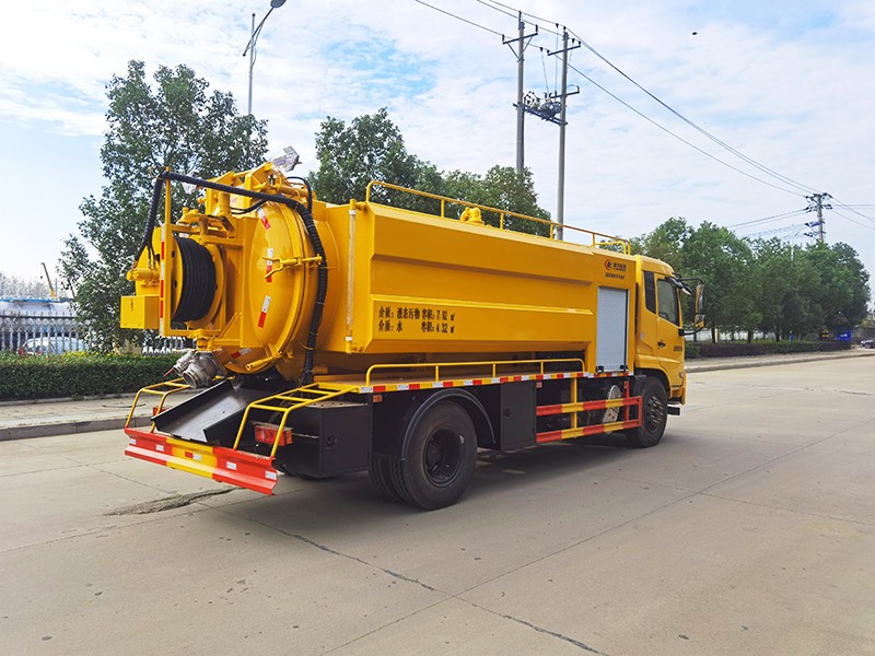 Dongfeng Tianjin Square-shaped Cleaning and Sewage Absorption Vehicle