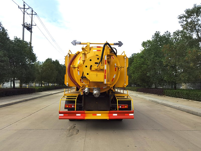 Dongfeng Tianjin Square-shaped Cleaning and Sewage Absorption Vehicle