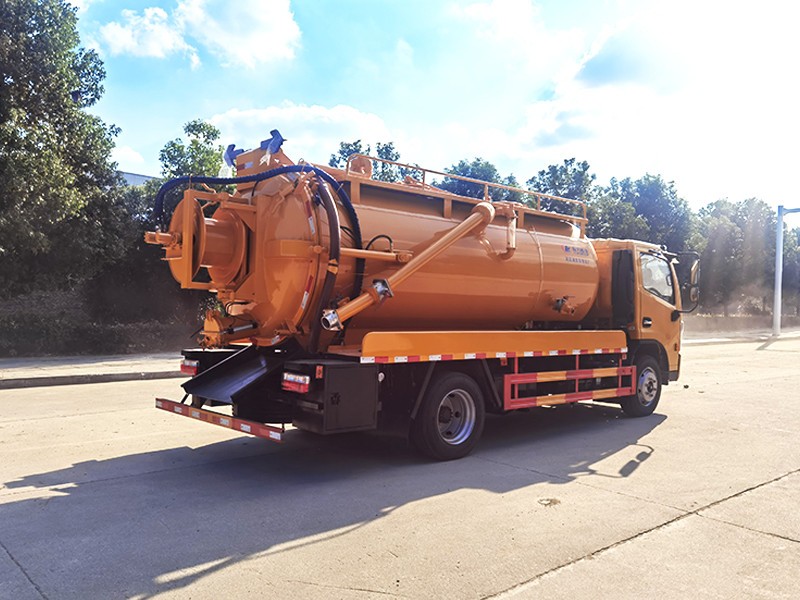 Mostly, the Dalika integrated cleaning and sewage suction vehicle