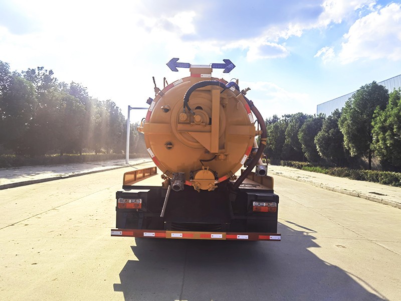Mostly, the Dalika integrated cleaning and sewage suction vehicle