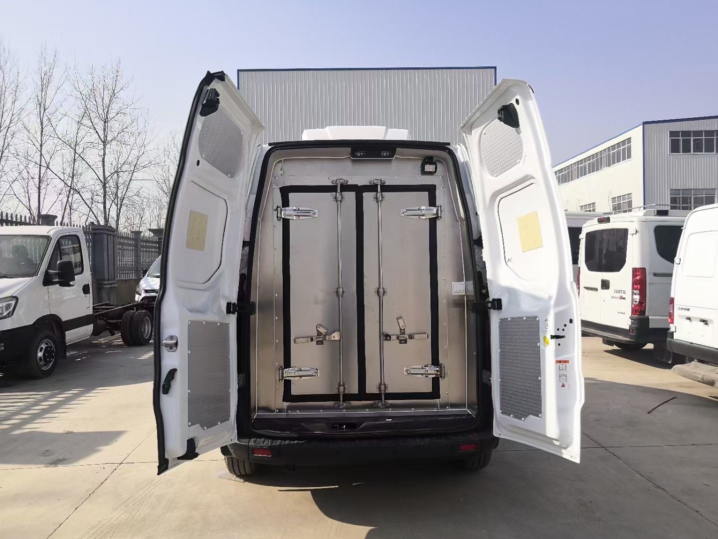 Vaccine cold chain vehicle
