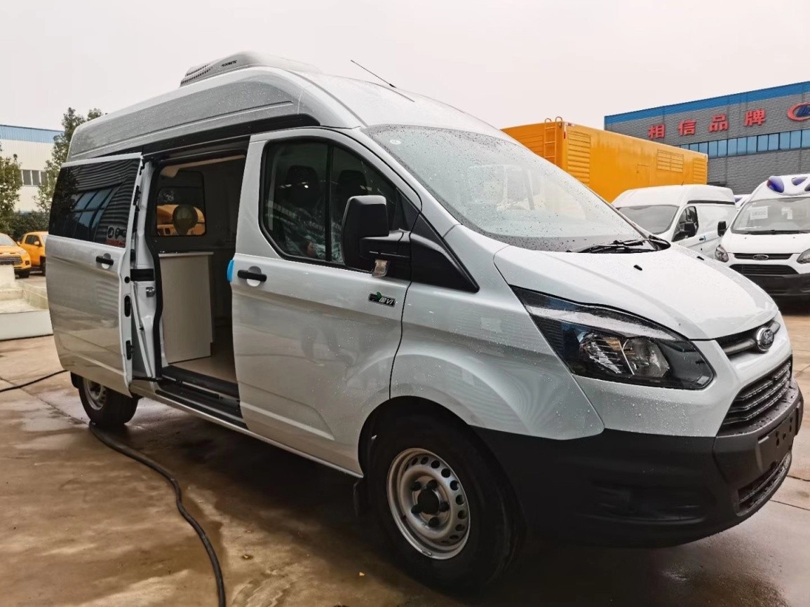 Vaccination vehicle (mobile service vehicle)