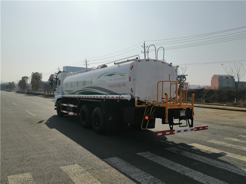 Dongfeng bottom-mounted D17 rear dual-axle 20-cubic-meter water sprinkler truck