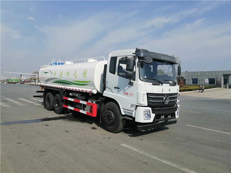 Dongfeng bottom-mounted D17 rear dual-axle 20-cubic-meter water sprinkler truck