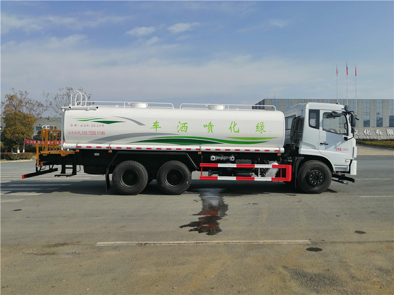 Dongfeng bottom-mounted D17 rear dual-axle 20-cubic-meter water sprinkler truck