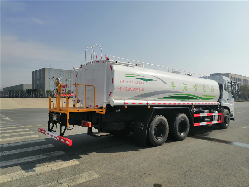 Dongfeng bottom-mounted D17 rear dual-axle 20-cubic-meter water sprinkler truck