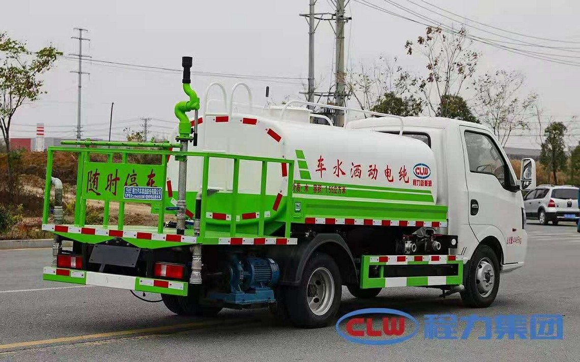 Dongfeng Huashen 3-wheel all-electric water tanker