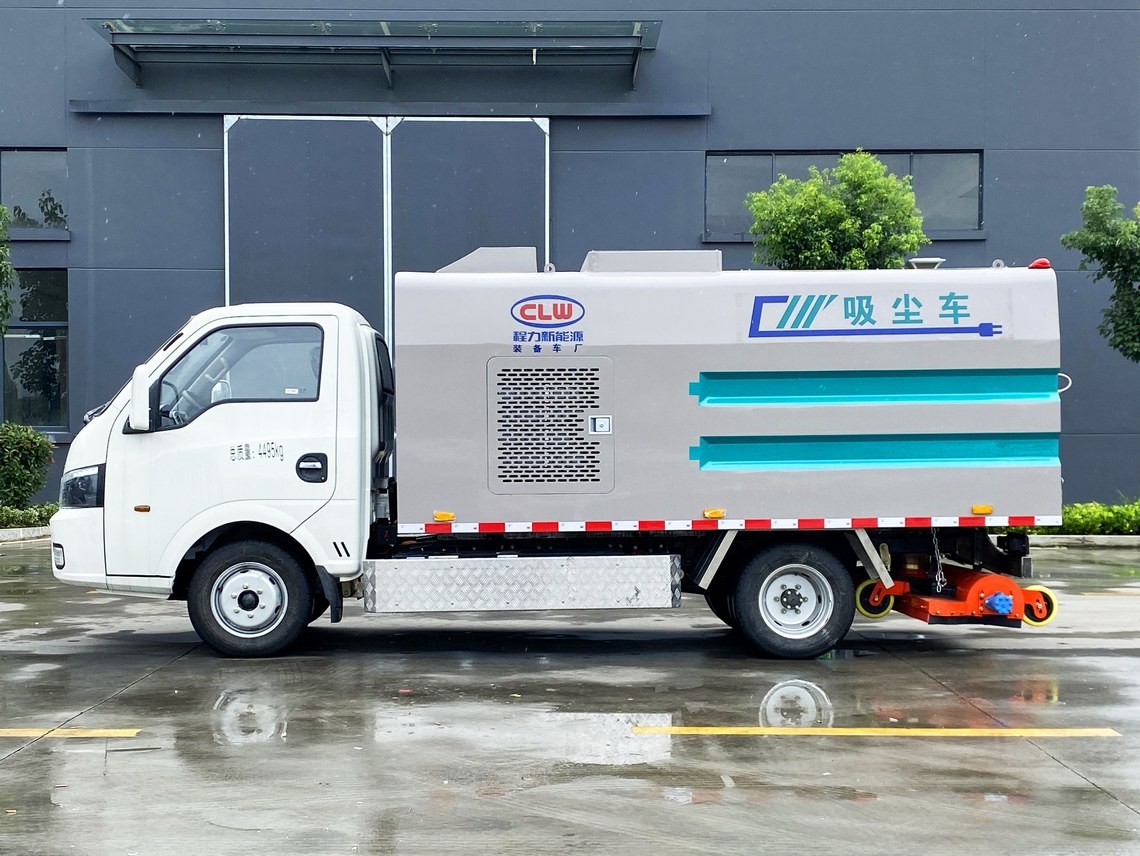 Dongfeng Huashen 3.5 cubic meter all-electric vacuum cleaning vehicle