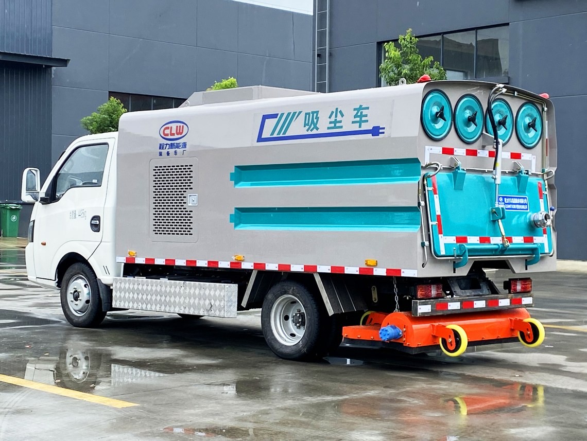Dongfeng Huashen 3.5 cubic meter all-electric vacuum cleaning vehicle