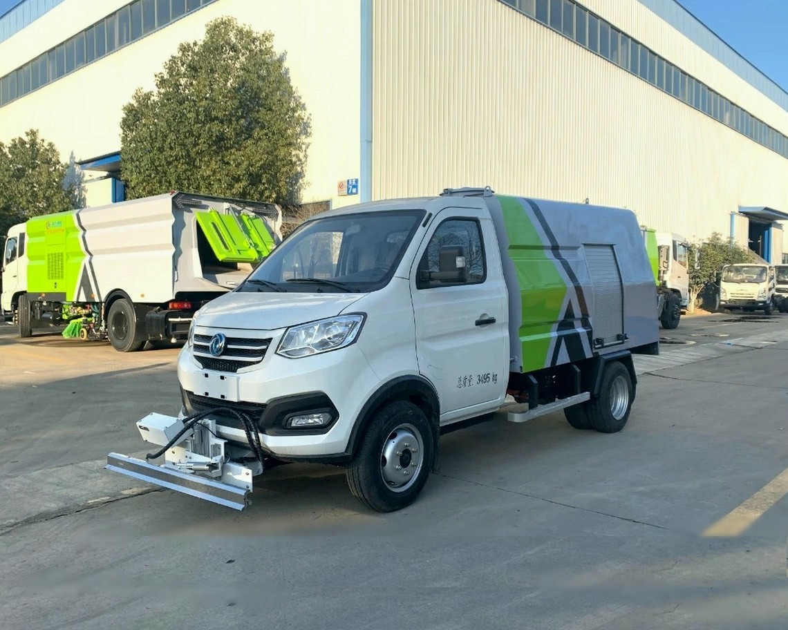 2-ton Dongfeng all-electric road cleaning vehicle