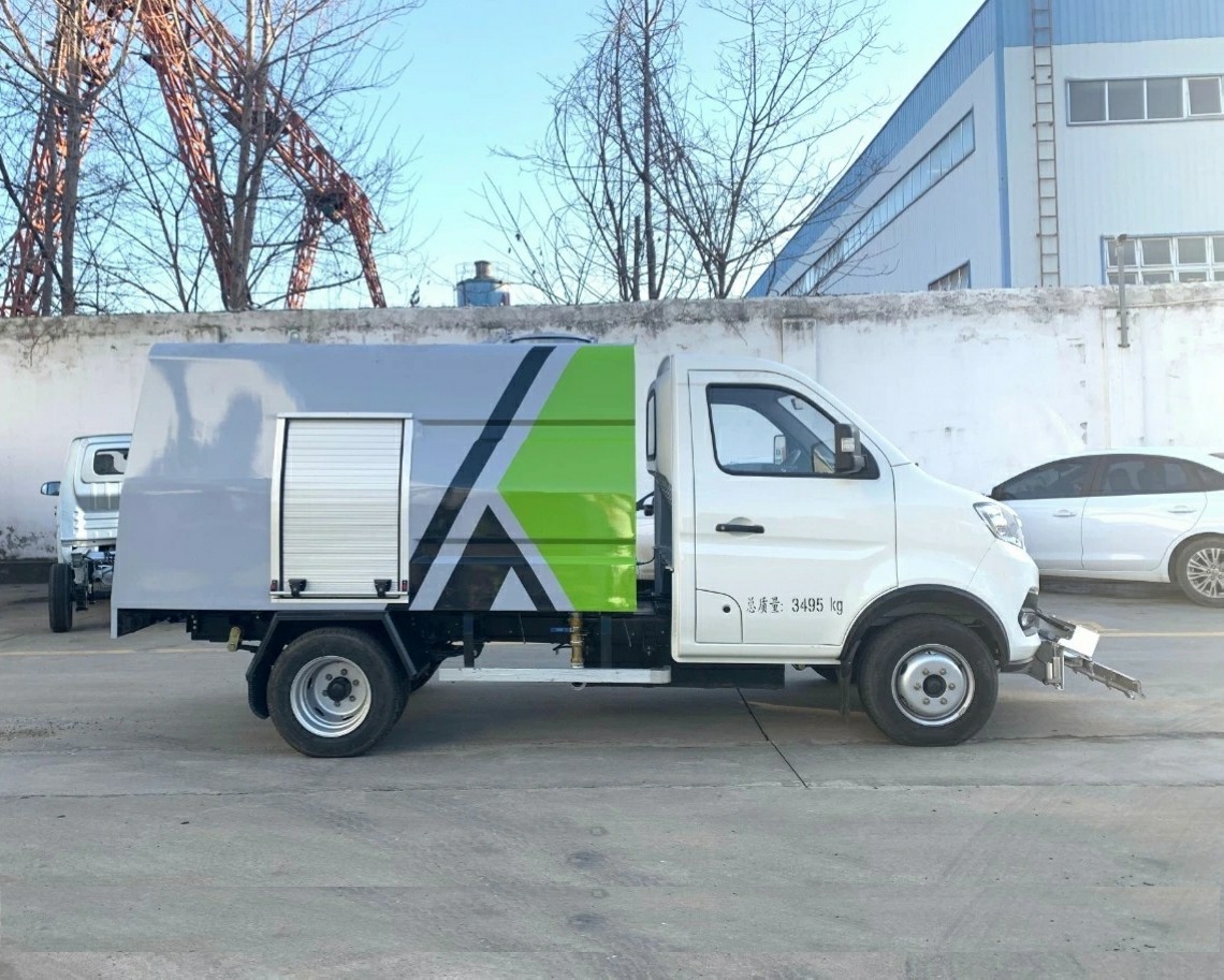 2-ton Dongfeng all-electric road cleaning vehicle