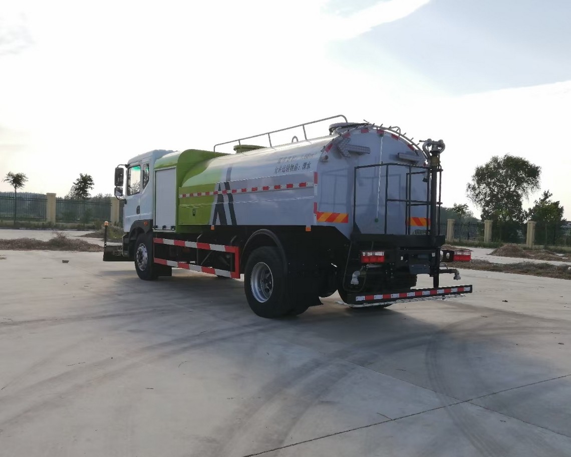 18-ton Dongfeng all-electric road cleaning vehicle