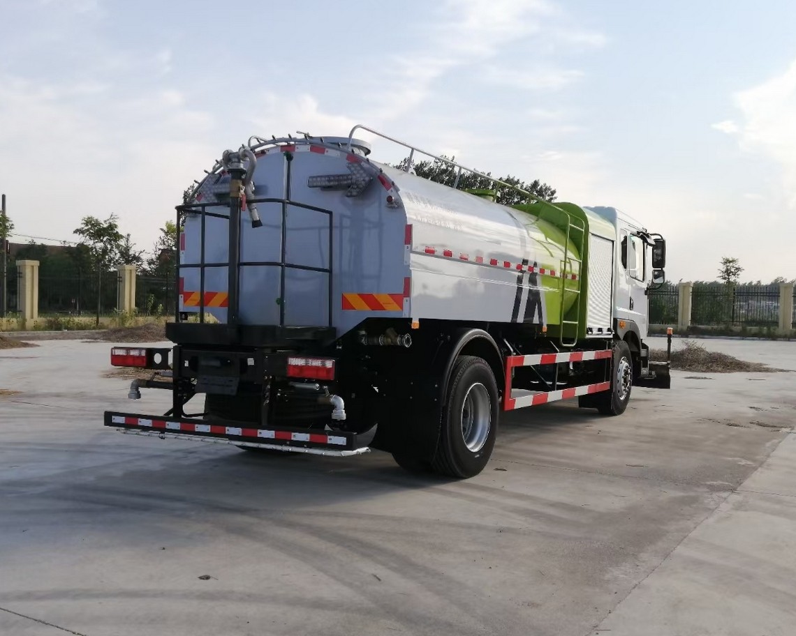 18-ton Dongfeng all-electric road cleaning vehicle