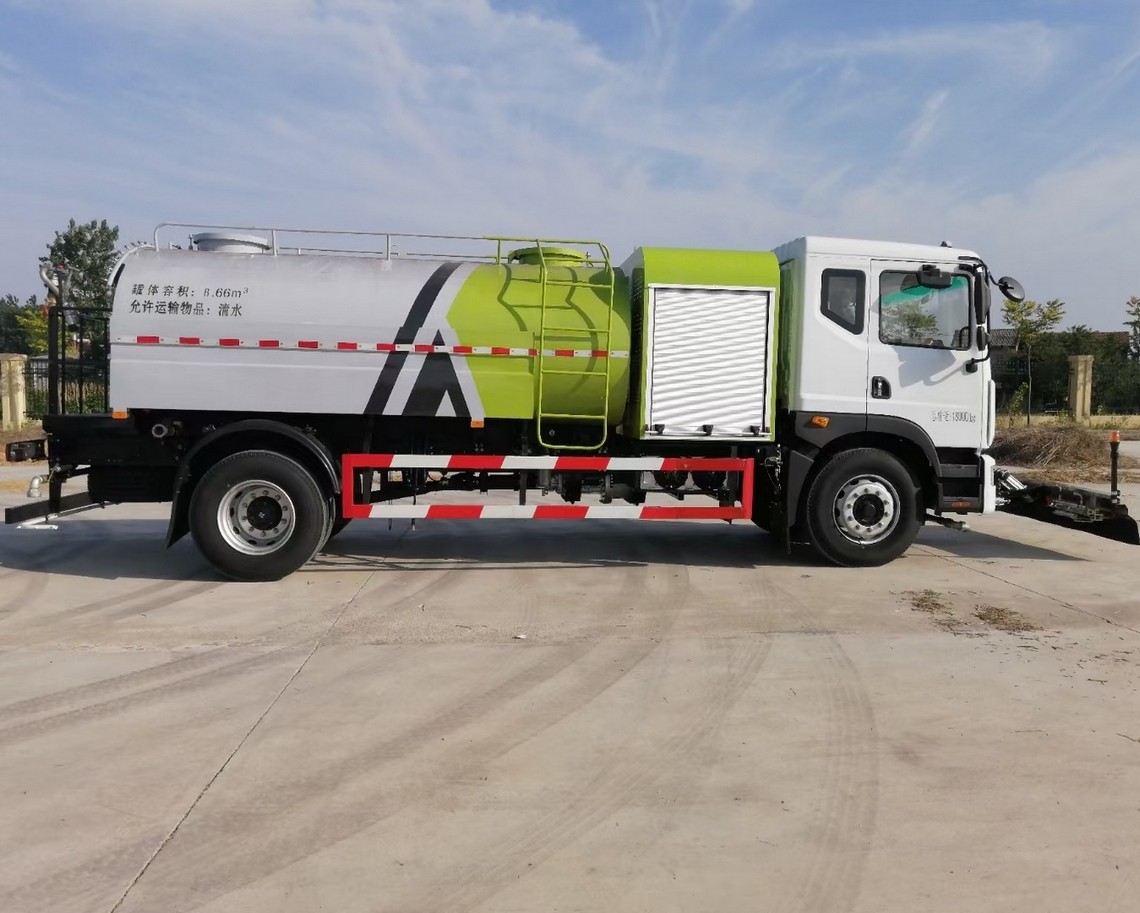18-ton Dongfeng all-electric road cleaning vehicle
