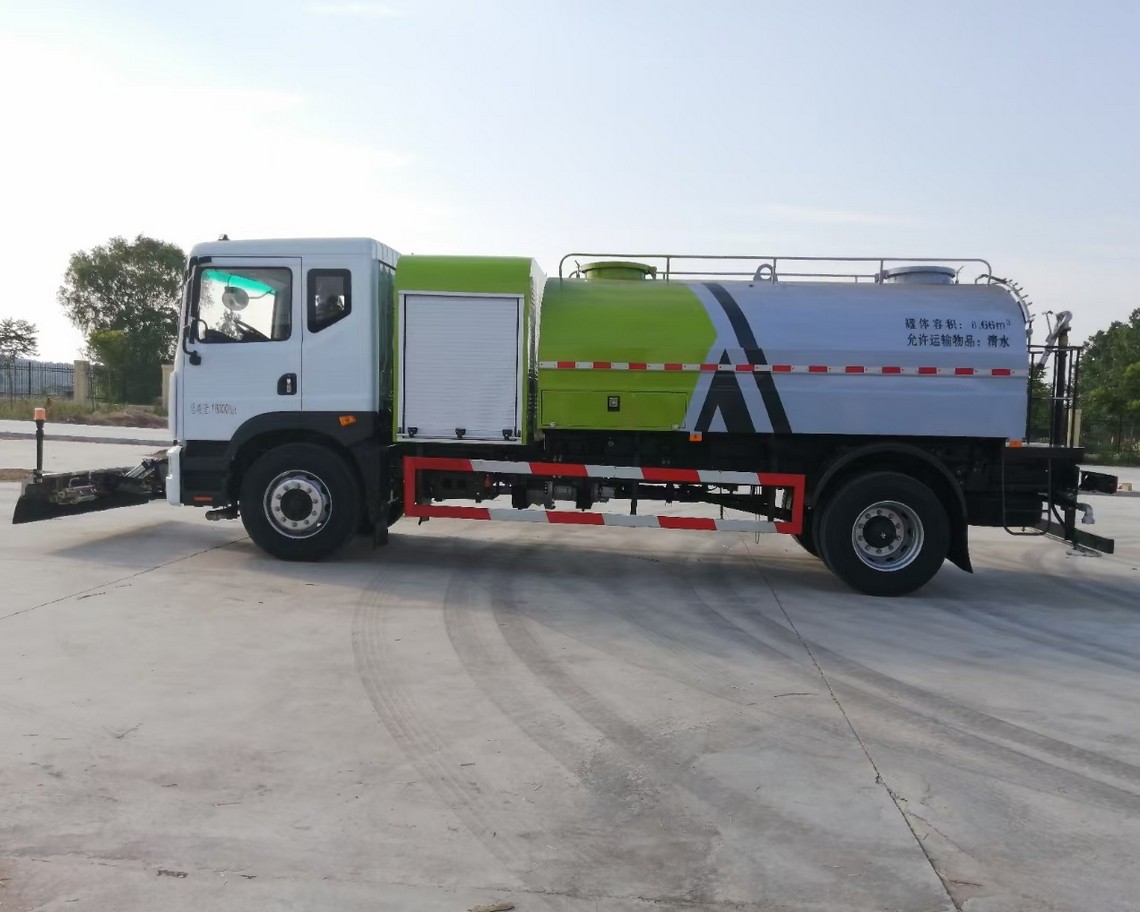 18-ton Dongfeng all-electric road cleaning vehicle