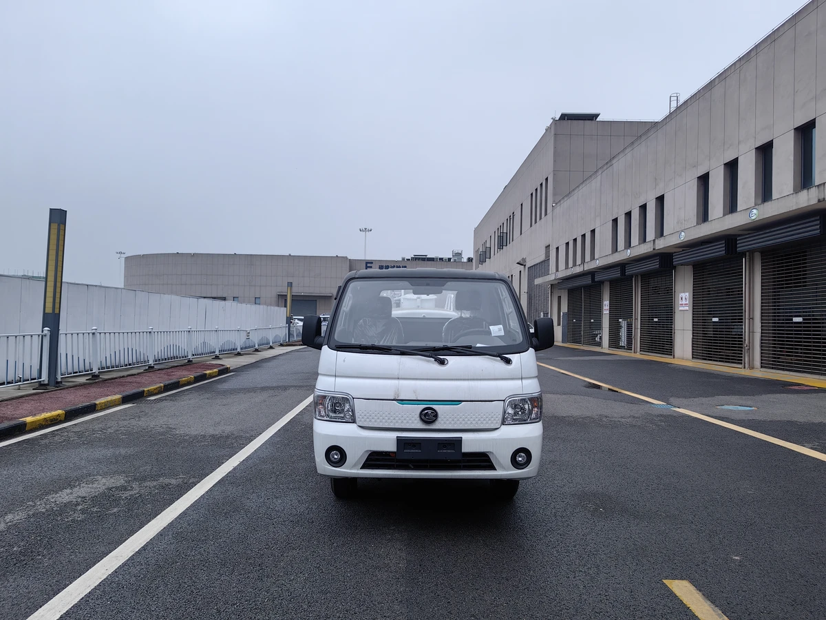 4.5-ton all-electric water tanker - with a 57.6 kWh battery mounted on the side.
