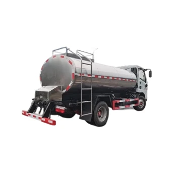 New 30 Ton Diesel Fresh Milk Tanker Truck Transporter with Manual Transmission140