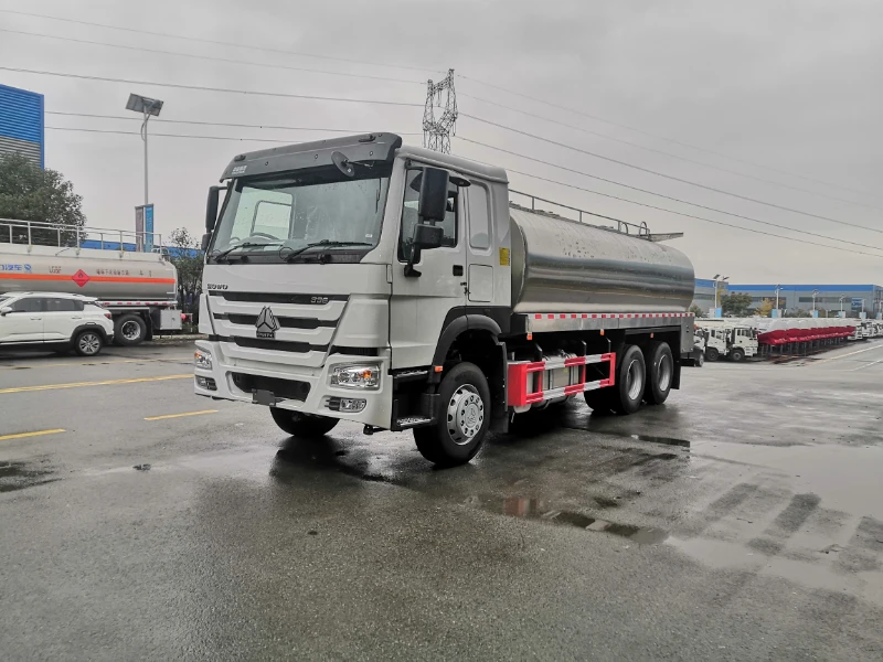 Sinotruk HOWO 6X4 Diesel Euro 4 Manual Heavy-Duty 20 Cubic Meters Water Sprinkler Tanker Truck New Core Components Engine