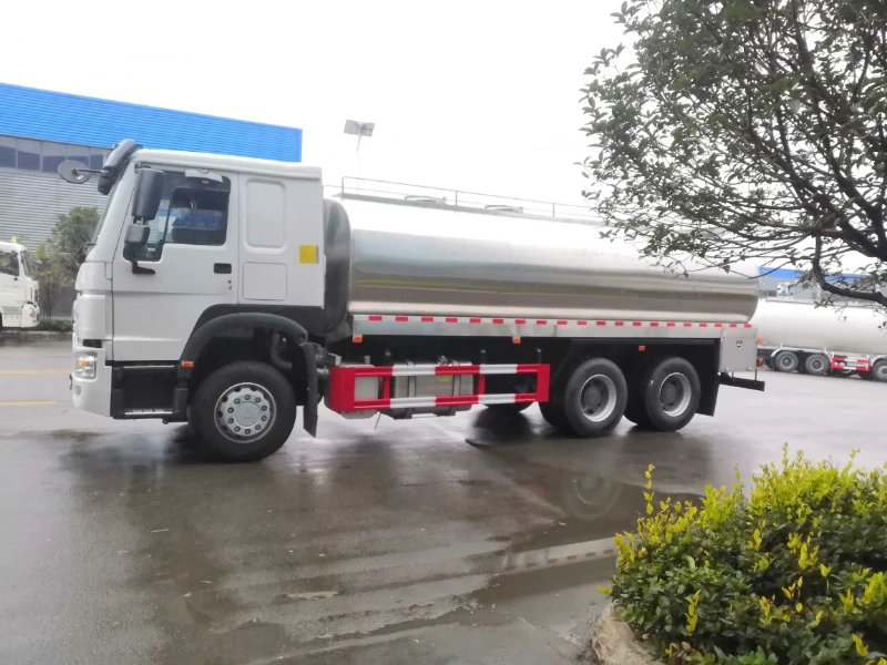 Sinotruk HOWO 6X4 Diesel Euro 4 Manual Heavy-Duty 20 Cubic Meters Water Sprinkler Tanker Truck New Core Components Engine