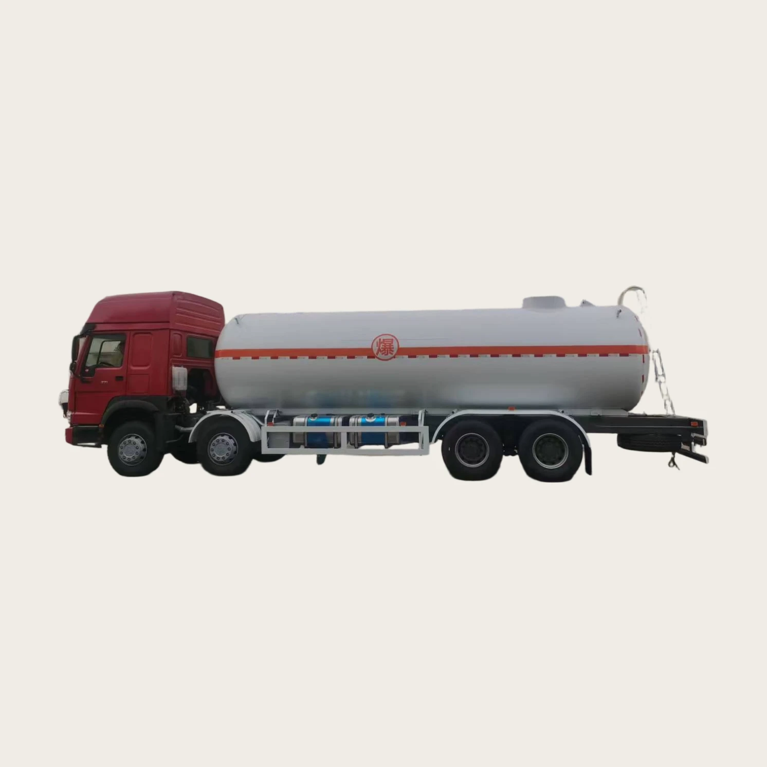 Direct Sales From Chinese Factory - Haowo New Euro-standard 8x4 diesel Tanker with a Capacity of 37.5 Cubic Meters